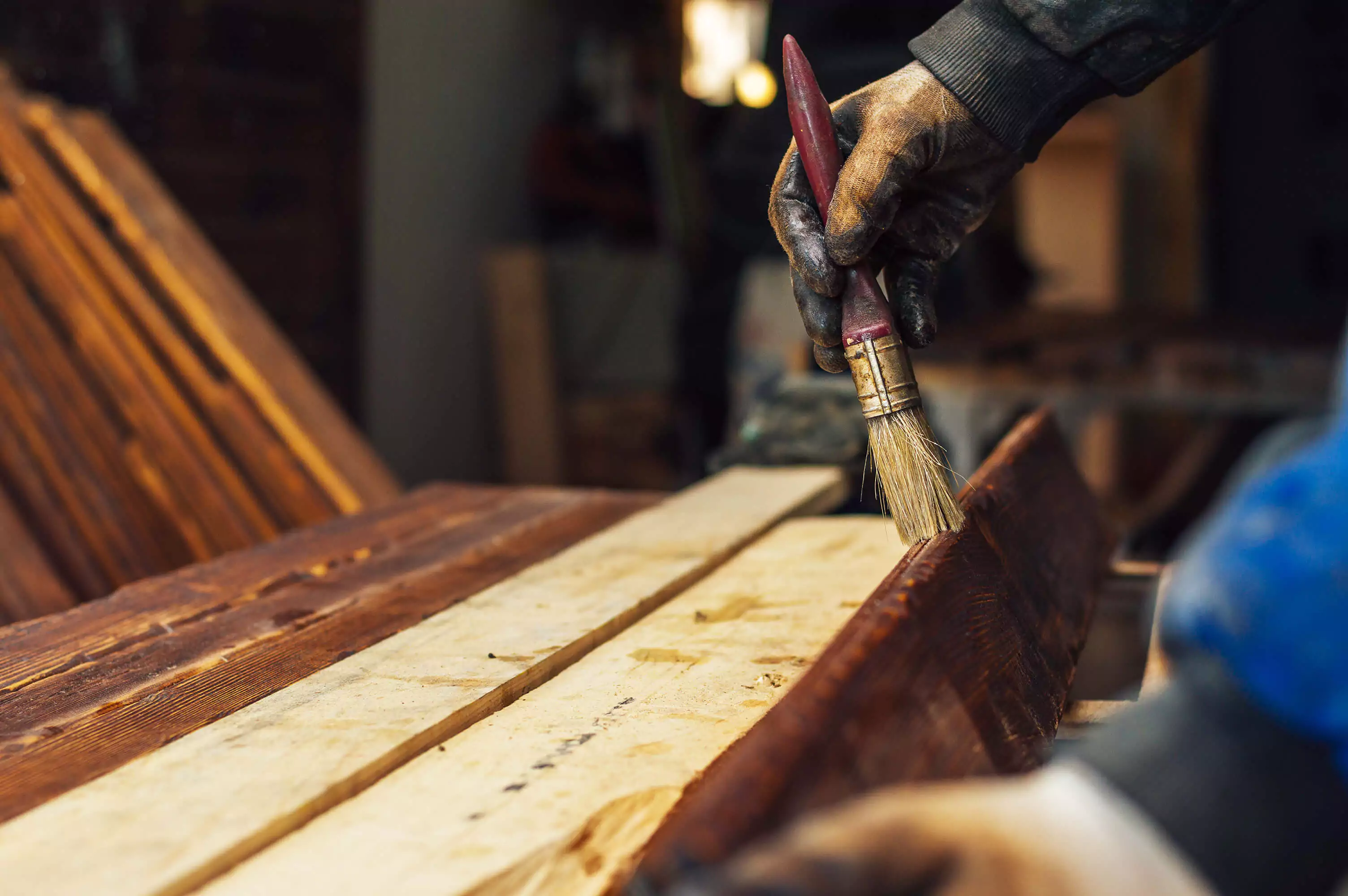 Teknik Finishing Kayu untuk Furnitur Outdoor Anti Jamur dan Lapuk