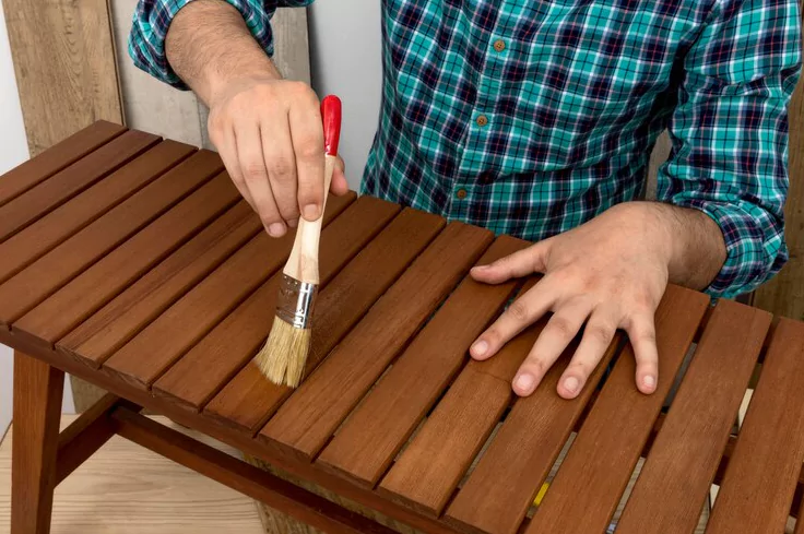 Mengenal Perbedaan Plitur dan Pernis dalam Finishing Kayu