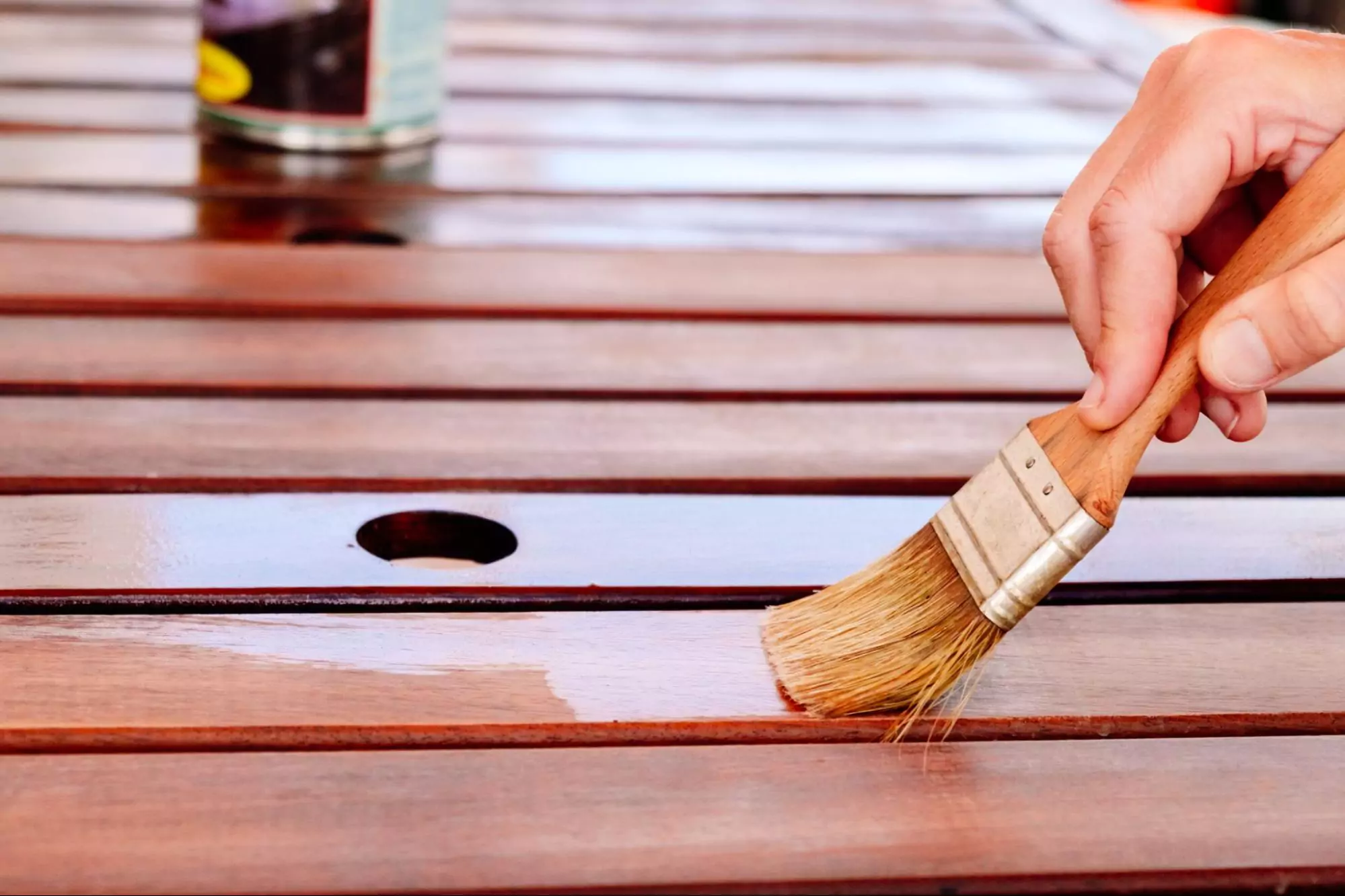 Ingin Kayu Awet? Ini Cara Mengaplikasikan Clear Coat yang Benar